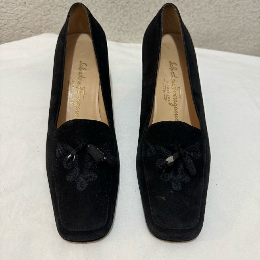 Salvatore Ferragamo Pump Women's 7 C  black  Suede Tasseled Low Heel Pump